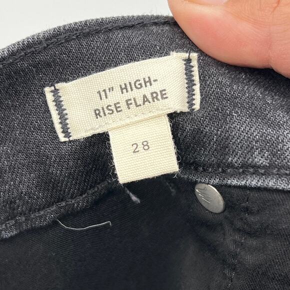 NWT Madewell 11" High-Rise Flare Jeans in Croson Black Women's 28 Flare Comfort - Picture 8 of 11